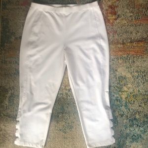 Style & Co White Capri
